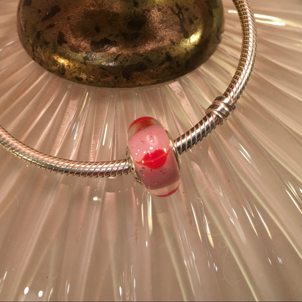 PANDORA 💋 “Kisses All Around” Murano Glass charm